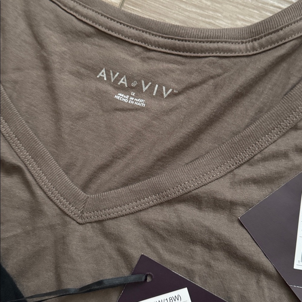 Lot of 2 Ava & Viv V-Neck Short Sleeve T-Shirt Size 1X Black and Lt Brown NWT - Picture 4 of 6